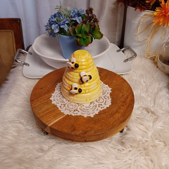 Other - 🦋5/$25 4pc. Vintage Bumble Bee Hive stacking measuring Cups set